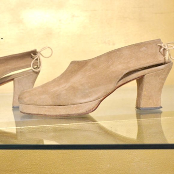 Taupe Suede Peep Toe Platform w Square Heels - Picture 1 of 8